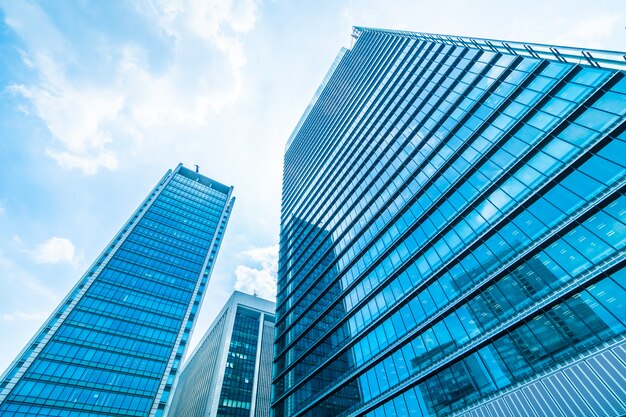 Schöner Architekturbürogebäudewolkenkratzer mit Fensterglasmuster