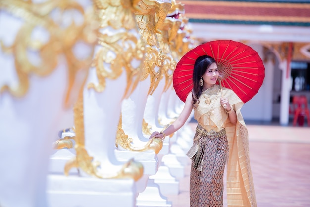 Schöner Asiat mit willkommenem Ausdruck. Beauty Fantasy Thai Frau.