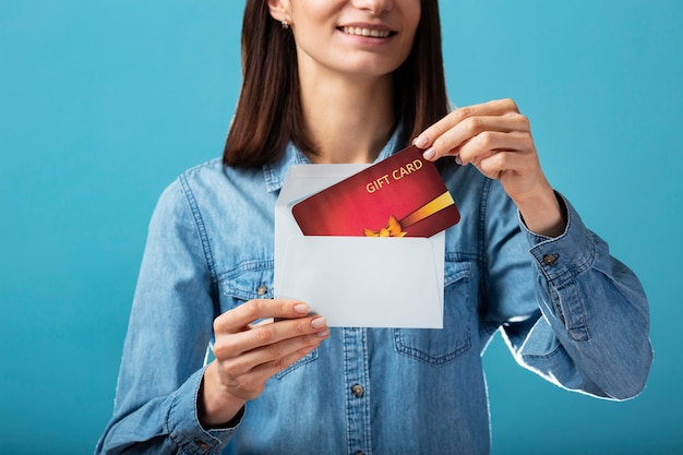 Schöner Geschenkgutschein mit Hand