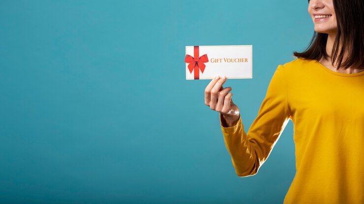 Kostenlose Foto schöner geschenkgutschein mit hand