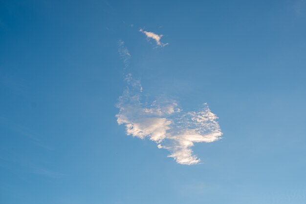 Schöner Himmel mit Wolken