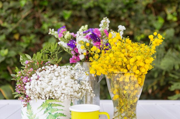 Schöner Hintergrund mit verschiedenen Blumen