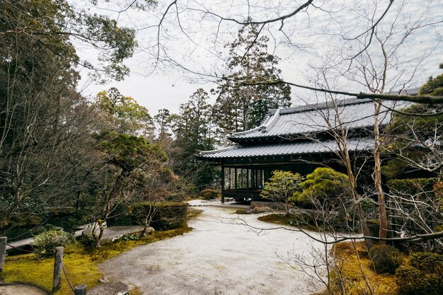 Schöner japanischer Garten