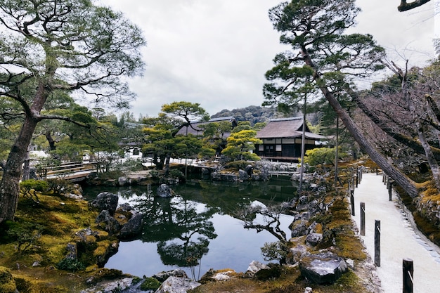 Schöner japanischer Garten