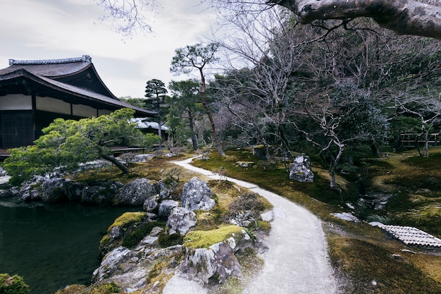 Schöner japanischer Garten