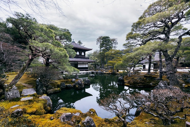 Schöner japanischer Garten