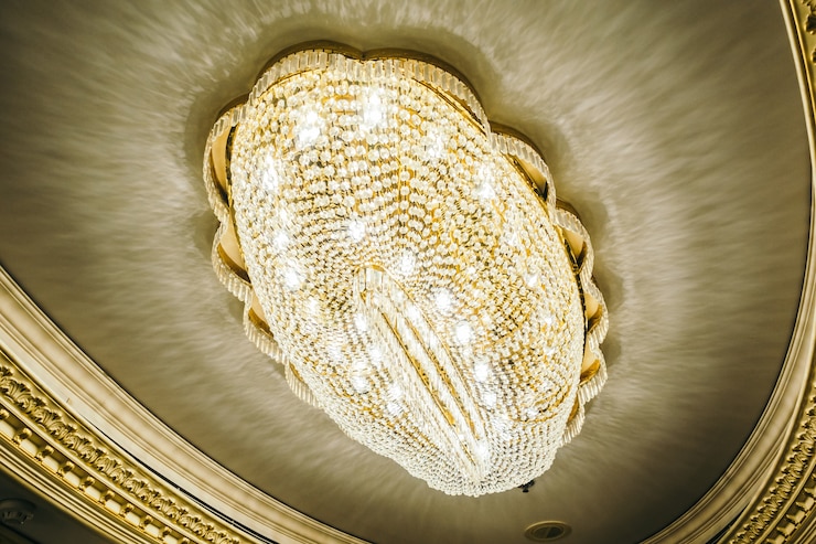 Kostenlose Foto schöner luxusleuchterdekorationsinnenraum