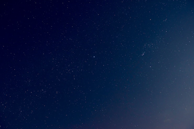Kostenlose Foto schöner nächtlicher himmel mit glänzenden sternen