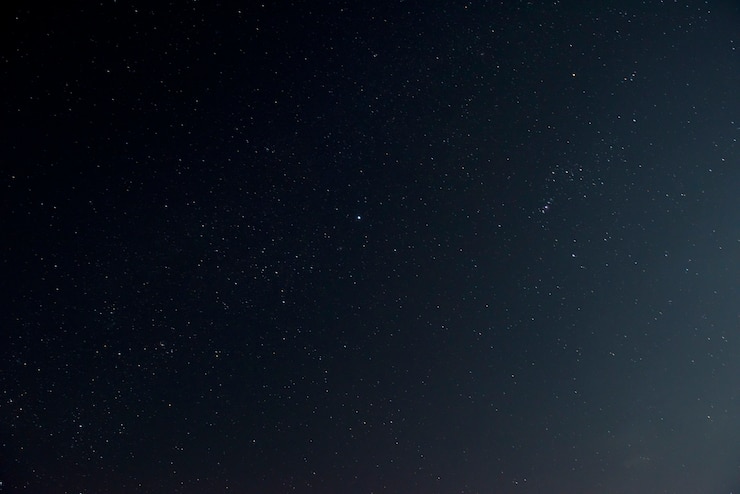 Kostenlose Foto schöner nächtlicher himmel mit glänzenden sternen