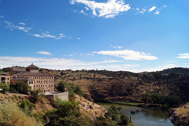 Schöner Schuss eines Museo del Greco auf dem Hügel in Toledo, Spanien