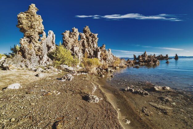 Schöner Schuss von Tufa Towers am Mono Lake Tufa State Naturschutzgebiet in Kalifornien