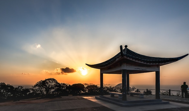 Kostenloses Foto schöner sonnenaufgang in der ländlichen gegend in hongkong