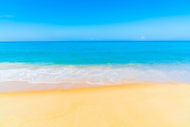 Schöner Strand und Meer