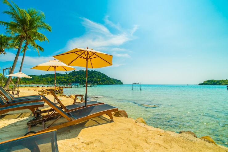 Kostenlose Foto schöner tropischer strand und meer