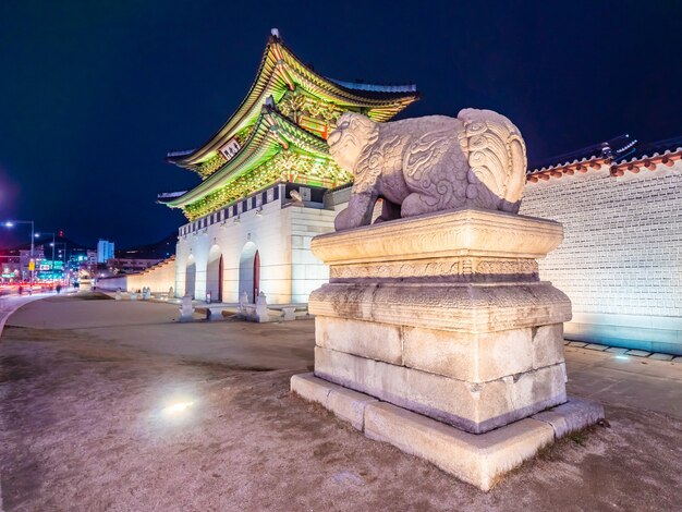 Schönes Architekturgebäude des Gyeongbokgungs-Palastes