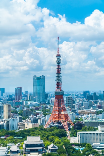 Schönes Architekturgebäude in den Tokyo-Stadtskylinen