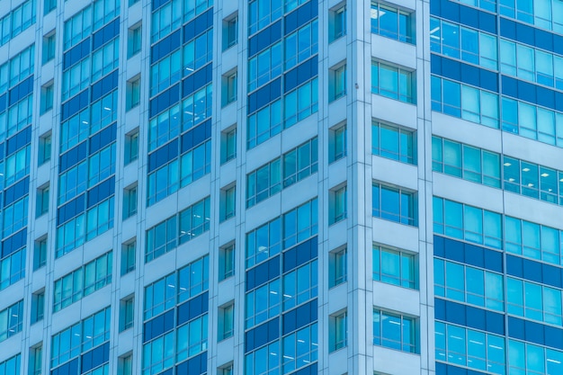 Schönes Außengebäude und Architektur mit Fenstermuster