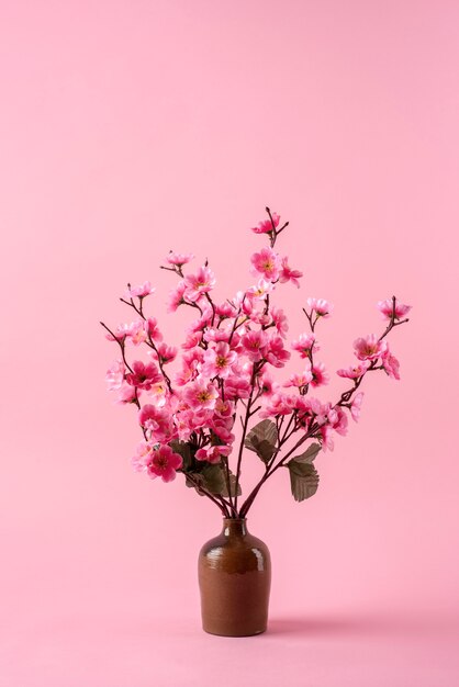 Schönes Ikebana-Arrangement