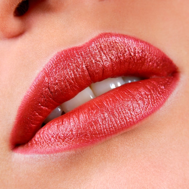Kostenloses Foto schönes make-up aus hellen lippen
