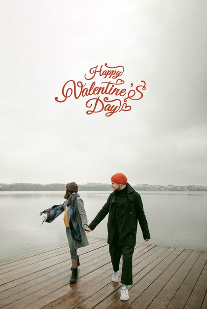 Schönes Paar mit Valentinstag-Schriftzug