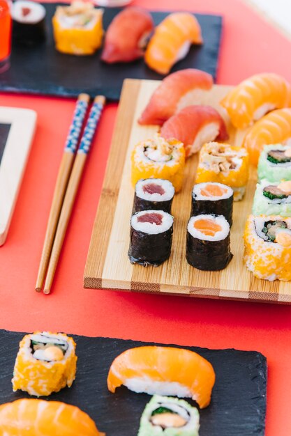Kostenloses Foto schönes set sushi
