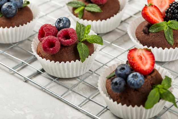 Schönes und leckeres Dessert auf dem Tisch