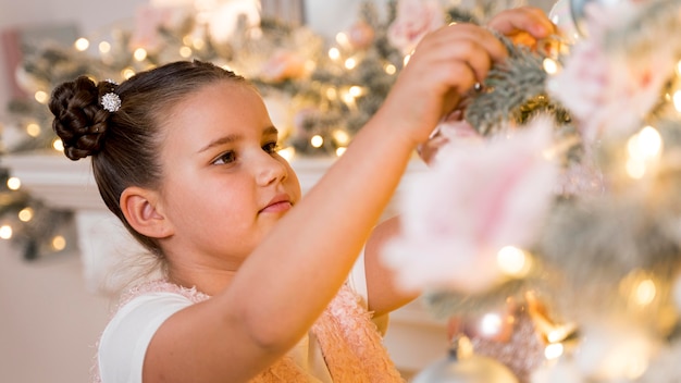 Kostenloses Foto schönes weihnachtsbaumdekorationskonzept