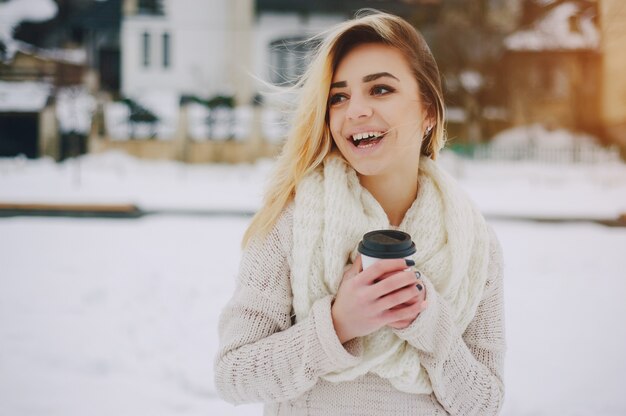 Schönheit braun Kaffee schwarz Pullover