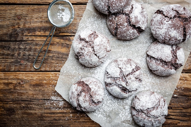 Kostenloses Foto schokoladen-crinkle-cookies