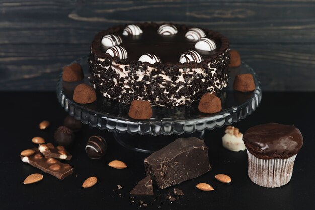 Schokoladenkuchen mit Schokoladentrüffeln