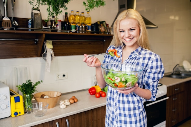 Kostenloses Foto schürze hellen schönen hintergrund schönheit backen