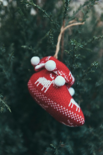 Schuh am Weihnachtsbaum