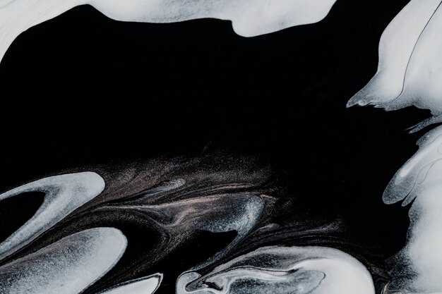 Schwarzer flüssiger Marmorhintergrund abstrakte fließende Textur experimentelle Kunst