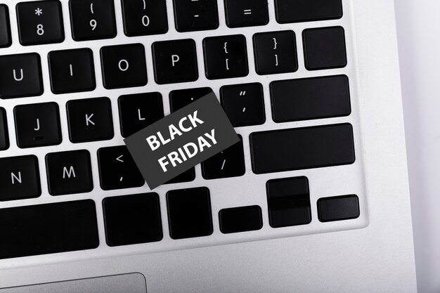 Schwarzer Freitag-Aufkleber der Draufsicht auf Tastatur