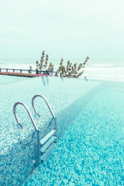 schwimmen klar niemand Treppe Sommer