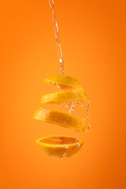 Schwimmende scheiben orange mit klarem hintergrund