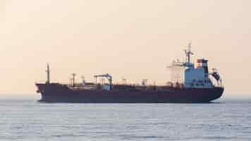 Kostenloses Foto schwimmender tanker in liverpool vereinigtes königreich