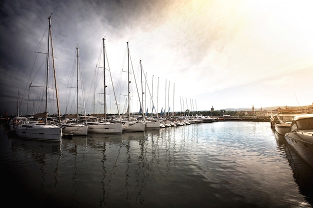 Kostenloses Foto segelboote im hafen.