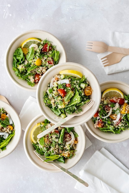 Sehr frische Kräuter-Quinoa-Bowl