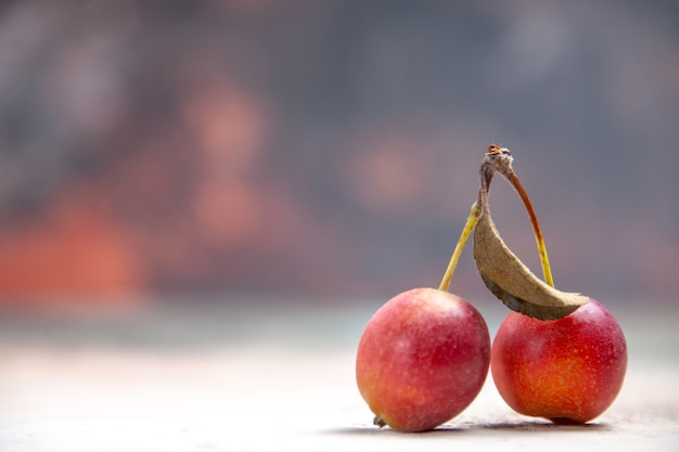 Seitliche Nahaufnahme Kirschen die appetitlichen Kirschen auf dem Tisch