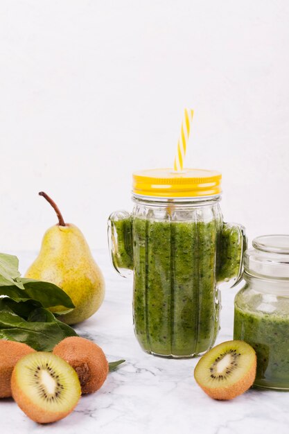 Selbst gemachter hilfreicher Smoothie