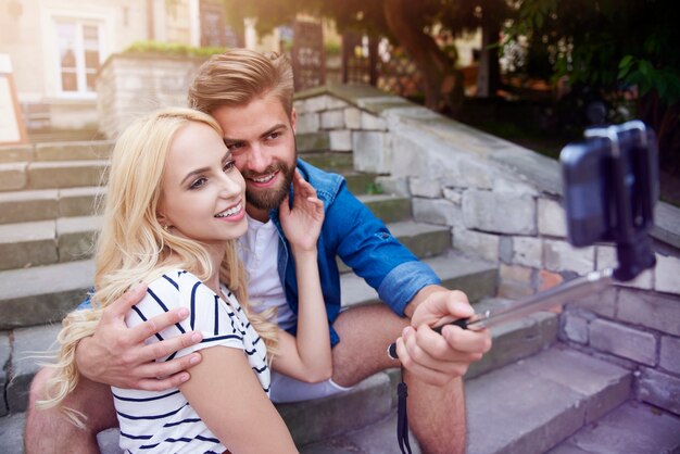 Selfie mit einem Selfie-Stick aufgenommen