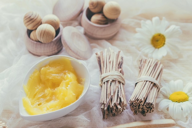 Sheabutter, stäbchen und kisten