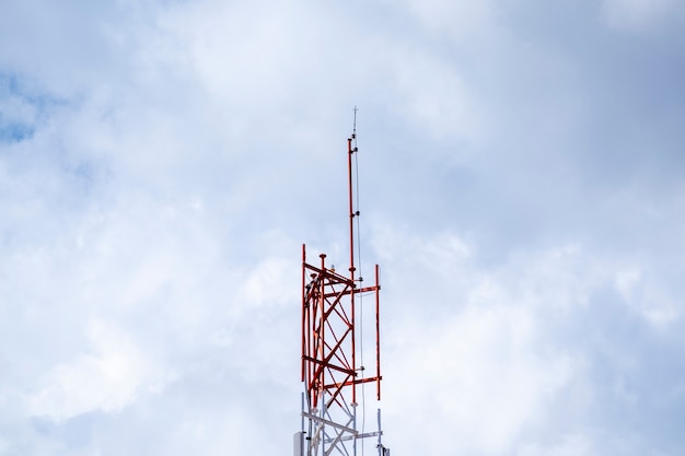 Signalpfosten und Himmel