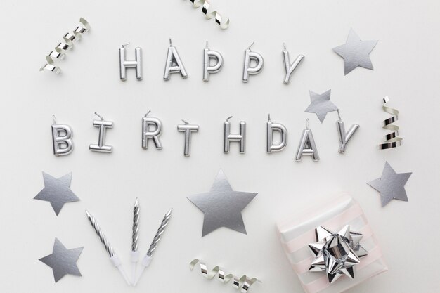 Silberdekorationen und alles Gute zum Geburtstag Nachricht