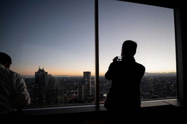 Silhouette einer Person in der Stadt