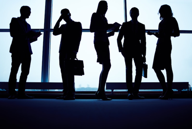 Kostenlose Foto silhouetten von gestressten mitarbeiter