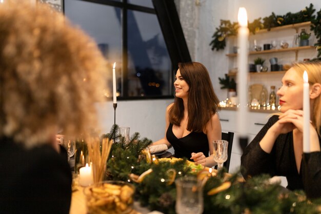 Silvester mit Freunden verbringen und feiern