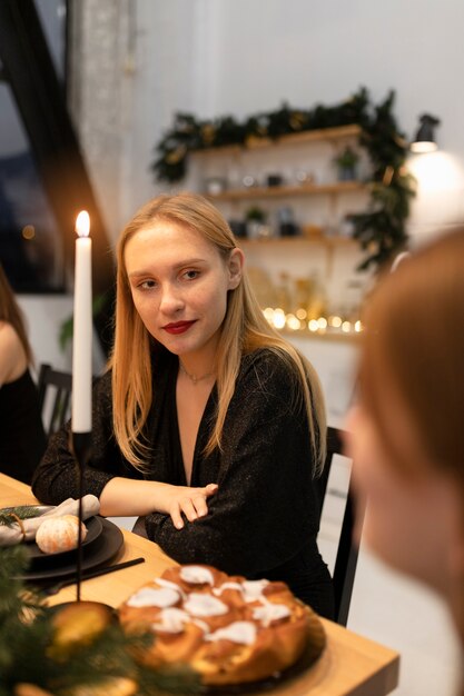 Silvester mit Freunden verbringen und feiern