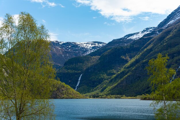 Skjolden Norwegen 16. Mai 2023 Berg und Wasserfall